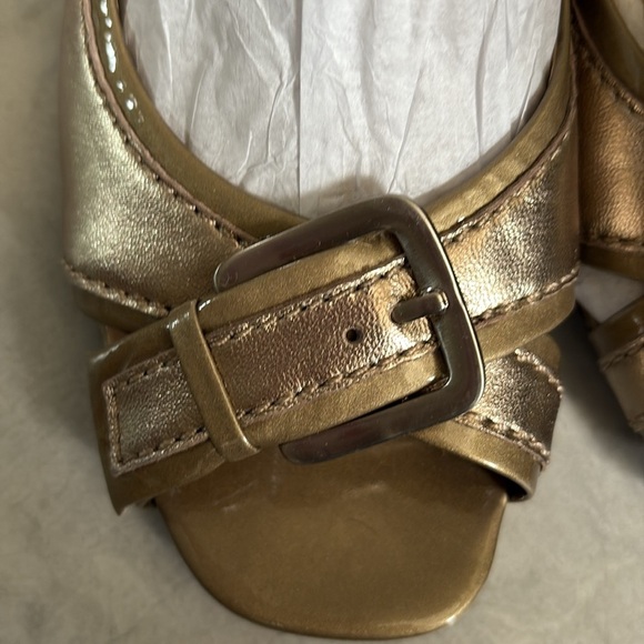 Cole Haan  open to sling back shoes
Sandals heels  Gold patent/gold leather NWOT - Picture 3 of 11